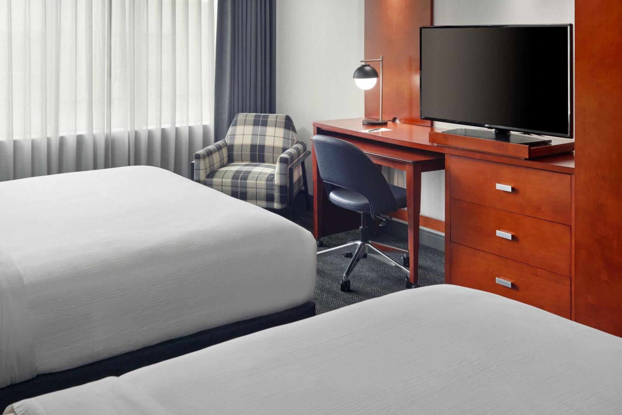 Courtyard By Marriott Washington, D.C./Foggy Bottom Hotel Exterior photo