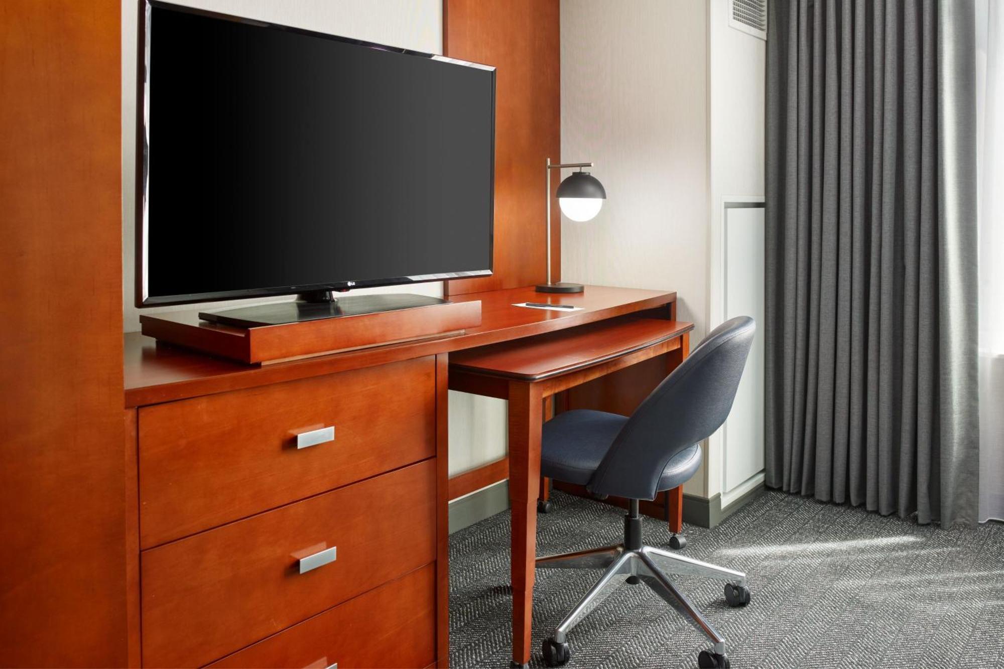 Courtyard By Marriott Washington, D.C./Foggy Bottom Hotel Exterior photo